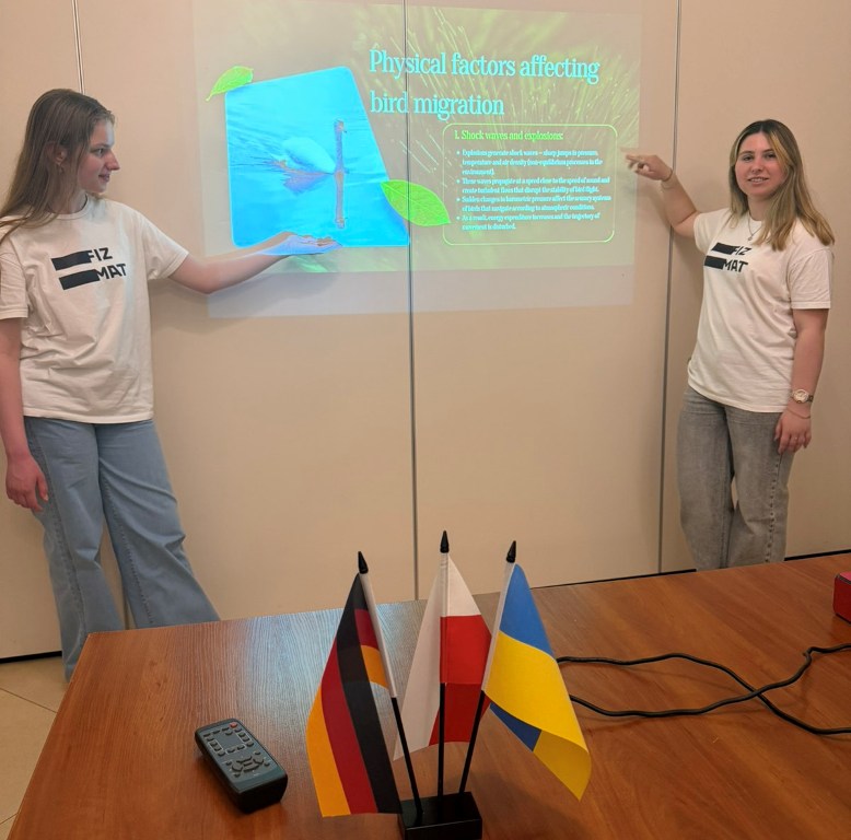 Учасниці проєкту презентують результати дослідження
